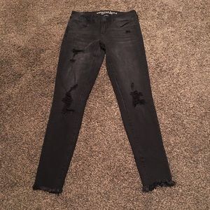 Black frayed American Eagle skinny jeans